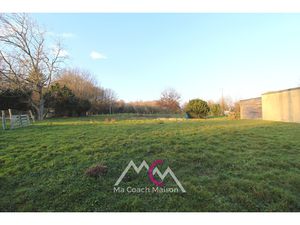 STE-ANNE SUR BRIVET en village  Terrain à bâtir de 682m2