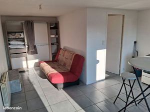 Studio meublé avec cour 450