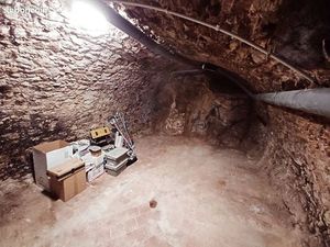 Cave 25m² centre Cuges