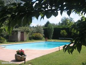 Villa avec garage et piscine