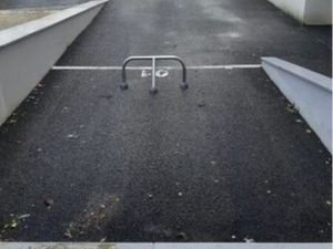 ?️ À louer – 2 places de parking aériennes PMR – Saint-Genis-Pouilly (Rue de Lyon)