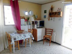 Tres agreable studio 30 m2 avec balcon vue mer et port
