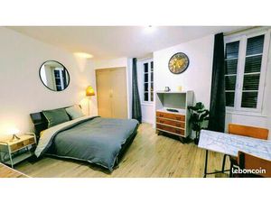 Studio meublé rénové – Centre-ville  Marché  La Rochelle – 690 CC – Tout compris