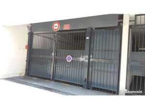 A VENDRE 1 place de parking proche métro