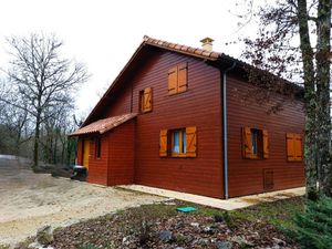 Chalet de 90 m2 dans un golf à LACHAPELLE AUZAC 46200