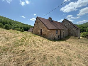 Rare ! Ensemble immobilier en pierre sur env.1 hectare en ve