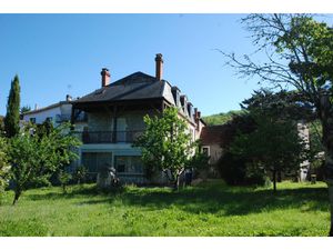 VENTE maison de 6 pièces (270 m2) et d'un local commercial à