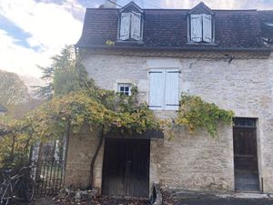 Maison en pierre 5 pièces 932 habitable avec jardin à SAINT