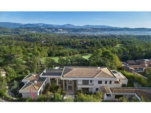 Terre Blanche – Villa avec piscine à débordement chauffée  accès direct au golf & vue pano