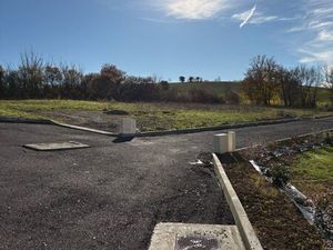 Terrain viabilisé 900 m2 - Lotissement calme - Proche centre ville