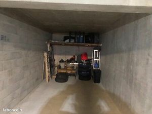 Location grand garage double 28m2