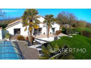 Vente Demeure d'exception Piscine à La Roche-sur-Yon (85000) : à vendre Piscine / 217m² La