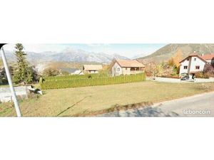 Vends grand terrain en front de neige à Ancelle