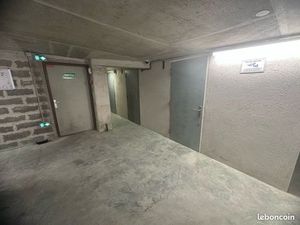 Cave 11m2 Carabacel Nice centre ascenseur et dépose minute devant