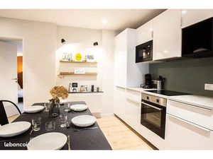 Chambre 1 pièce 200 m²