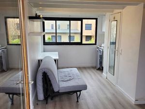 Studio meublé à louer à 750 00 (charge comprise)