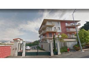 LOCATION 2 PIECES PARKING NICE OUEST