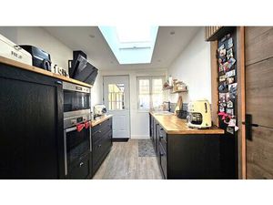 Charmante maison de ville 2 chambres  63 m² rénovés  cour et garage.