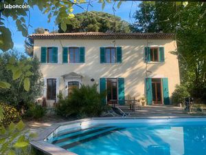 Bastide entre ville et campagne