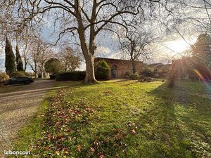 Banlieue toulousaine Grand T3 meublé rez de jardin de 107 m2 dans un parc privé de 5ha + p