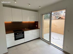 T3 neuf + terrasse + garage centre ville Saint Maximin la Sainte Baume 83470