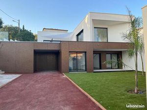 Location villa haut de gamme Castelnau le lez Centre – 170m2 – piscine – 4 chambres