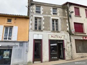 Ensemble immobilier avec boutique