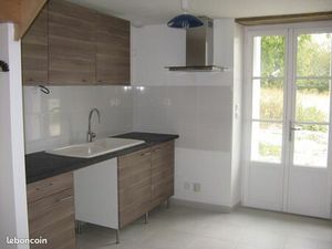 Maison de caractère  pleine campagne. Terrain non clôturable. Noyant de tne