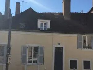 Loue maison centre-ville Auxerre (89) 7 pièces disponible avril 26 - 180m²