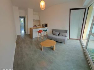 T2 meublé rénové + balcon – Chauffage inclus – Proche tram (600 m)