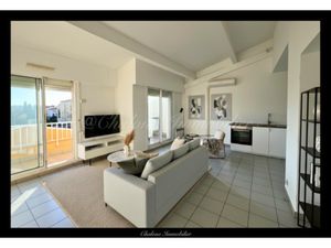 DEPT 34 - LE CAP D'AGDE. DUPLEX INVERSÉ  2 CHAMBRES. BALCONS  PISCINE COLLECTIVE