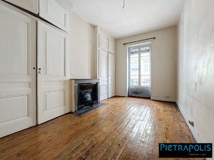 T3 Duplex de 88m² à rénover entierement au 4ème et dernier ?