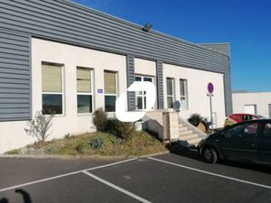 Bureaux proches de l'Autoroute et à 3 min d'une arrêt SNCF (Nimes / Montpellier)