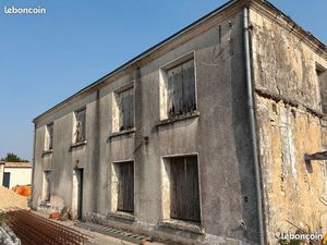 Maison à rénover de 130 m2  La Jarrie bourg au calme  terrain de 400 m2