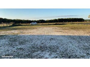 Terrain industriel sécurisé constructible pour du stockage ou parking