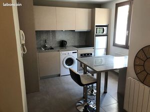 Appartement studio meublé refait à neuf avec balcon + garage proche centre ville
