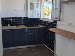 T3 de 2 chambres lumineux vue mer et montagne climatisé et bien ventilé avec jardin privat