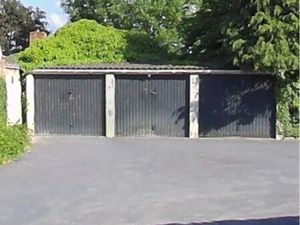 Grand garage de 42 m2 (2 portes) en centre-ville de Sains-en-Gohelle