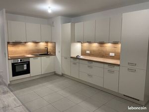 Appartement 4 pièces 84 m² + balcon + parkings