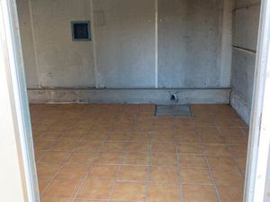 Box 20 m2 parking moto ou garde meuble