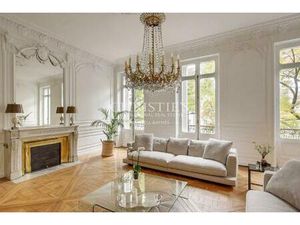 Jardin Public - Appartement de réception de 205m² avec balcons