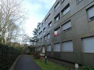 Plein centre-gare SNCF  tous commerces  dans résidence fermée  ravalée et rénovée isolée e