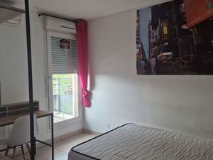 Location appartement 4 pièces 69 m² à Vénissieux (69200)