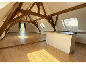 CHARME - PETIT IMMEUBLE - CENTRAL - RENOVE