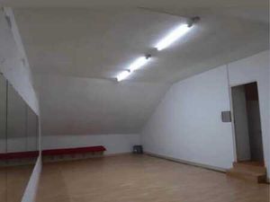 504 m avec bureaux  cuisine  douche  quai de chargement