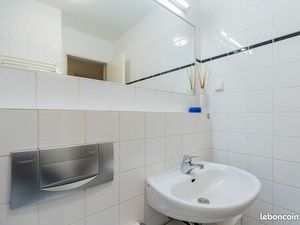 Grand Studio refait à neuf meublé