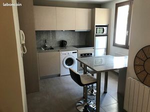 Appartement studio meublé refait à neuf avec balcon + garage proche centre ville de Mende