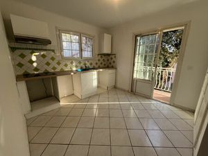 Location appartement 3 pièces 74 m² à Hyères (83400)