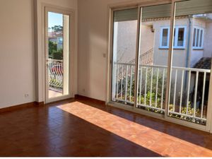 Location appartement 4 pièces 90 m² à Hyères (83400)