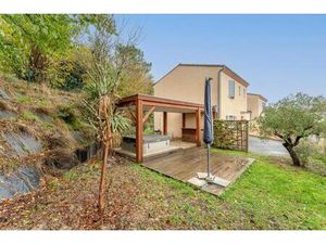 Maison familiale avec jardin et terrasses à St-Caprais